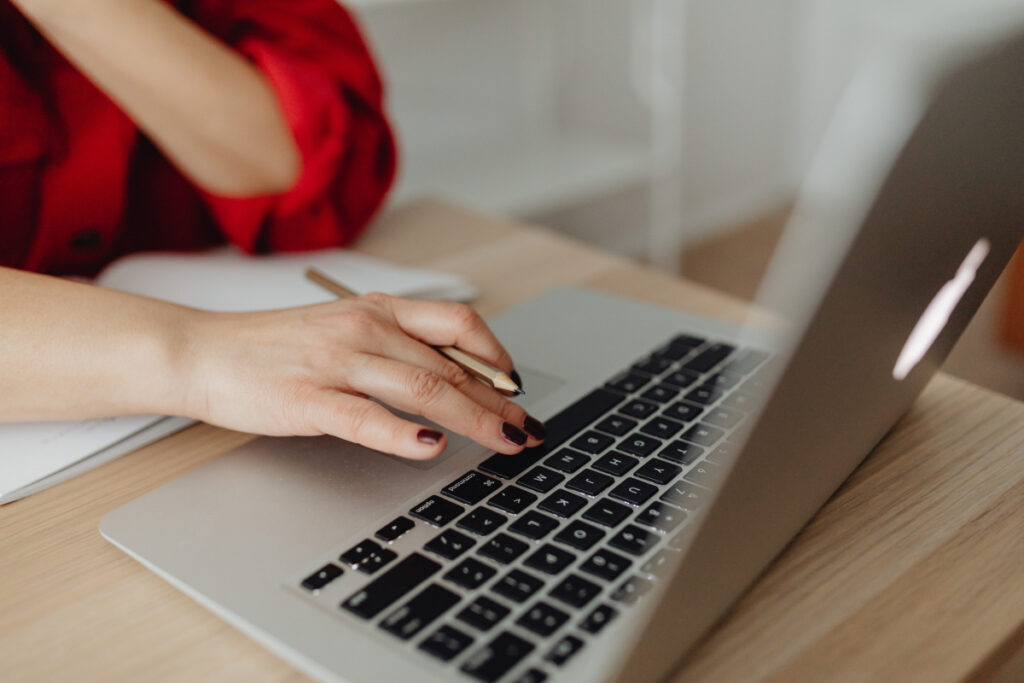 ホームページ 制作 メリット